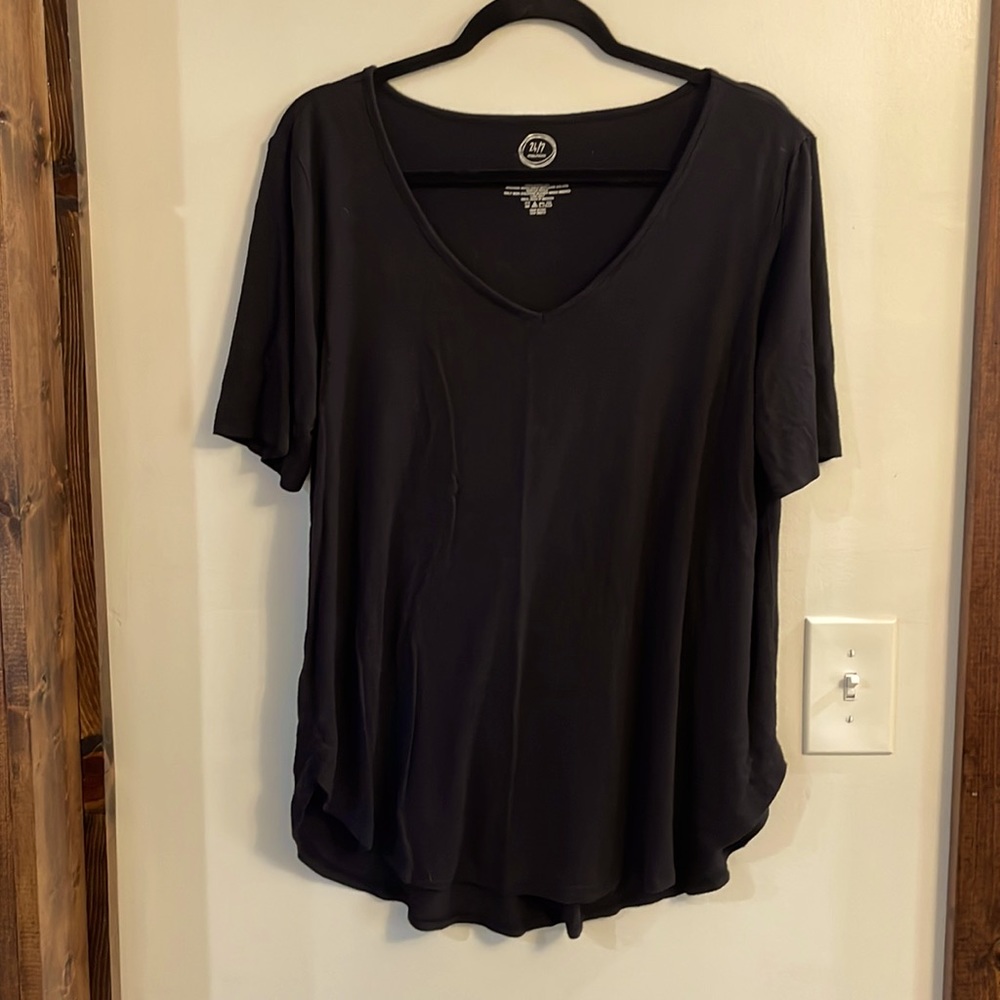 Women’s Maurice’s 24/7 top size XL. Maybe worn twice. In perfect condition.